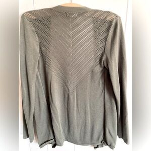 👚(bundle 4 items w/👚for $16) Women’s Olive Sweater